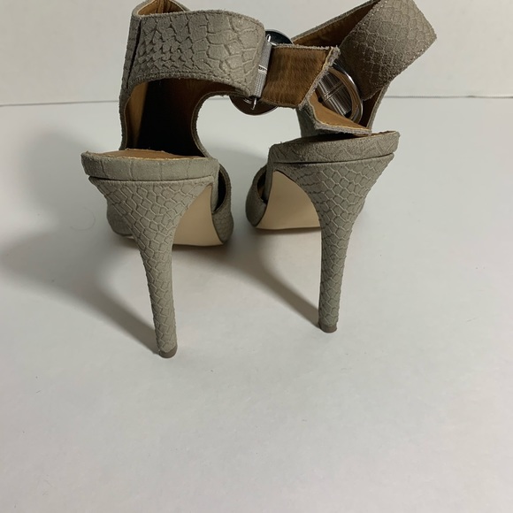 Steve Madden Pointer Snakeskin Booties 9 - Picture 6 of 6